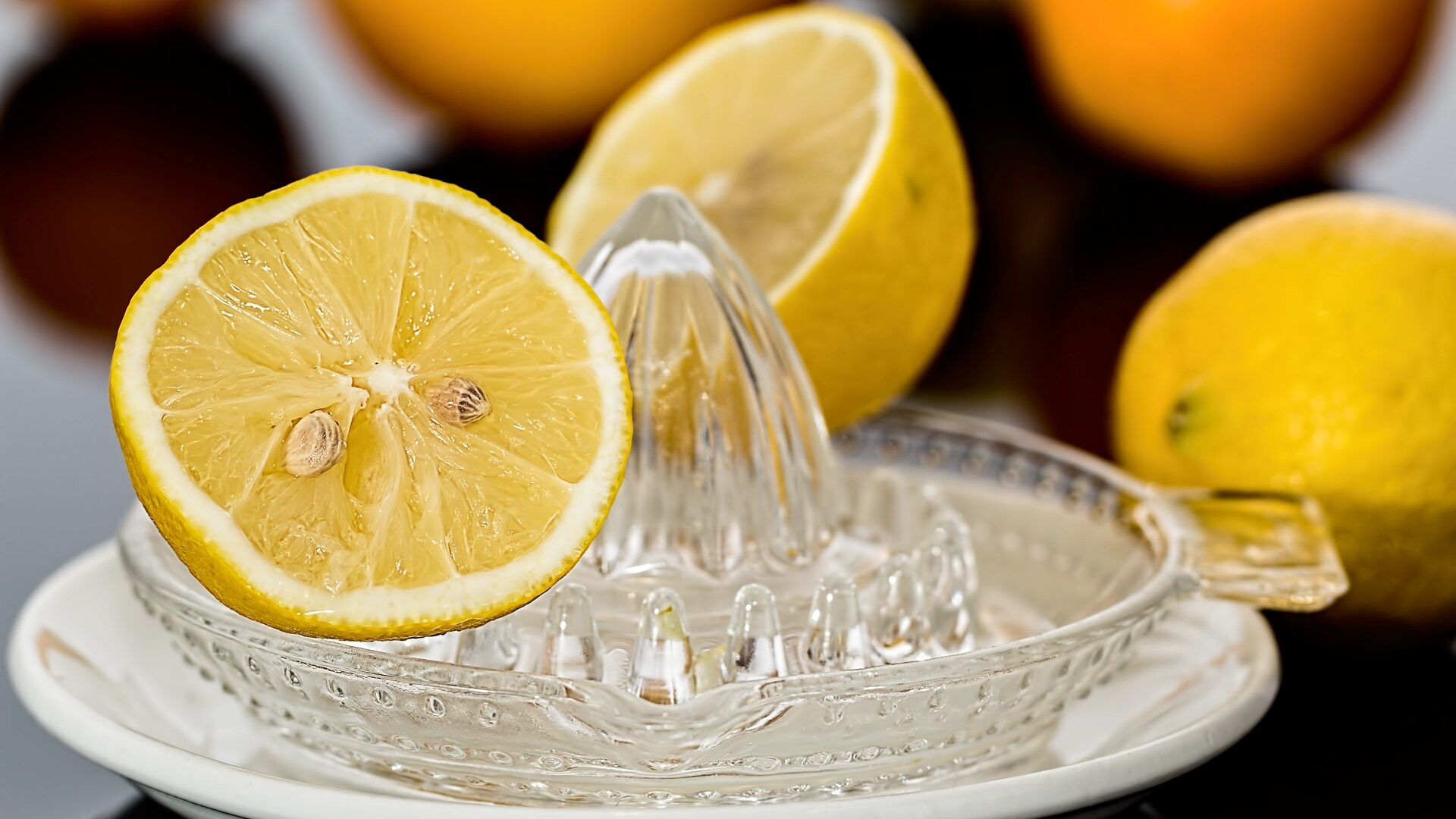 oily skin care - lemon juice 